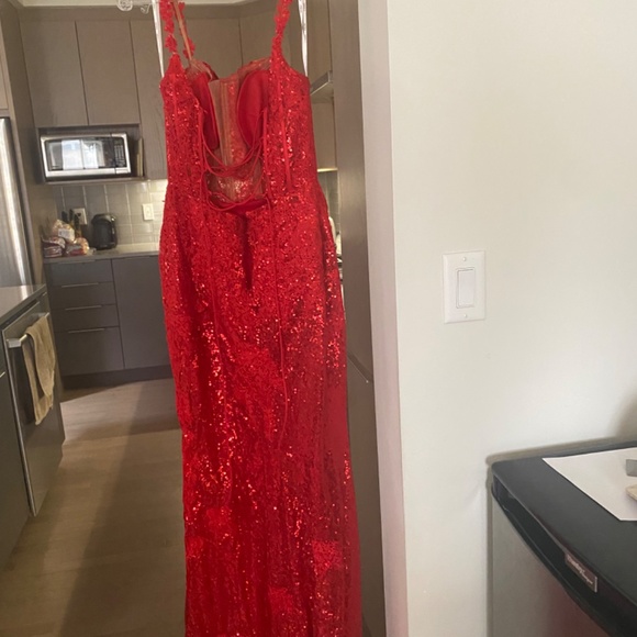 Red Prom/bridesmaid gown - Picture 3 of 7